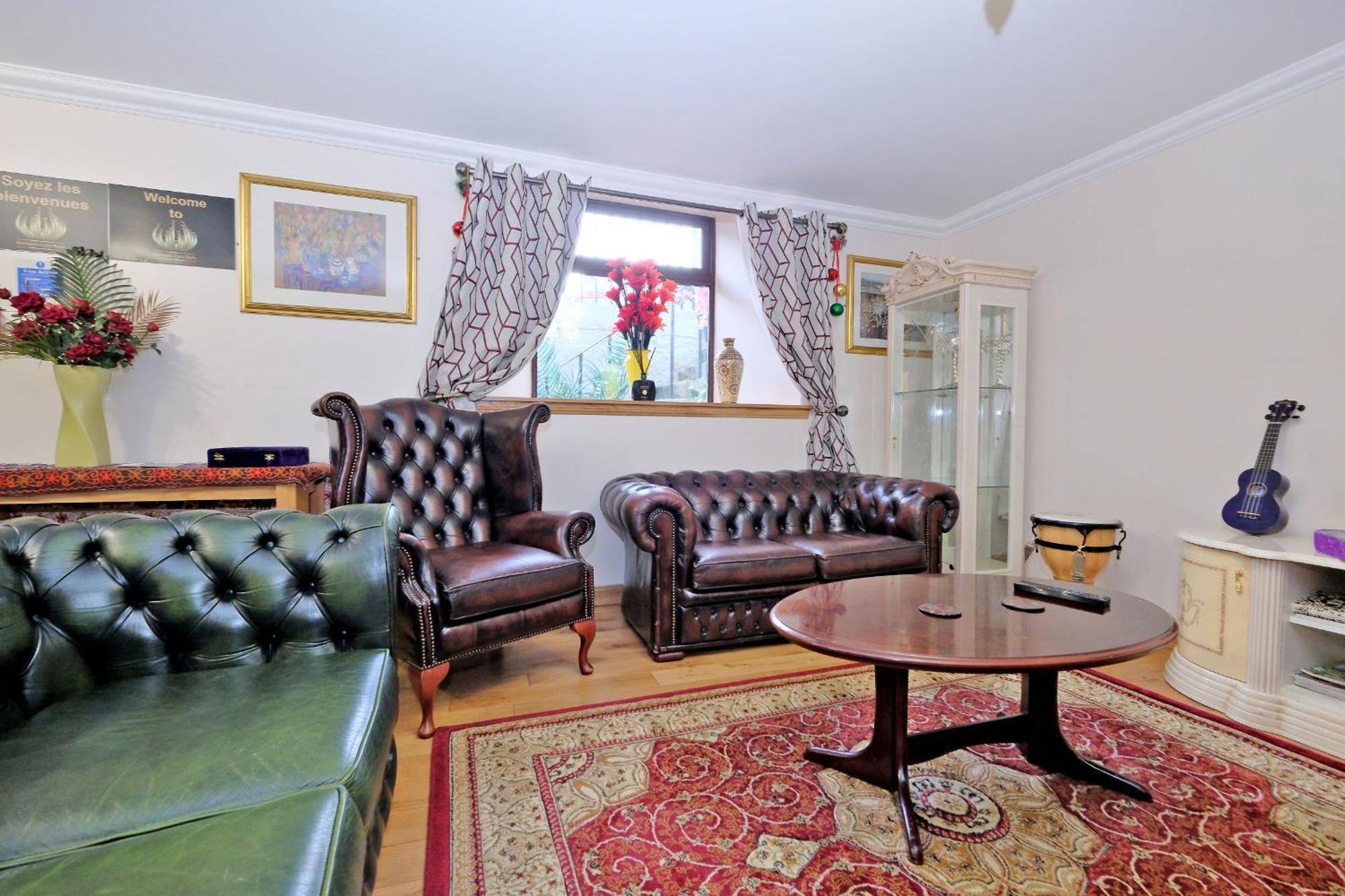 Grandmansion-9br-sleeps17-parking-corporategroups Holiday home *
