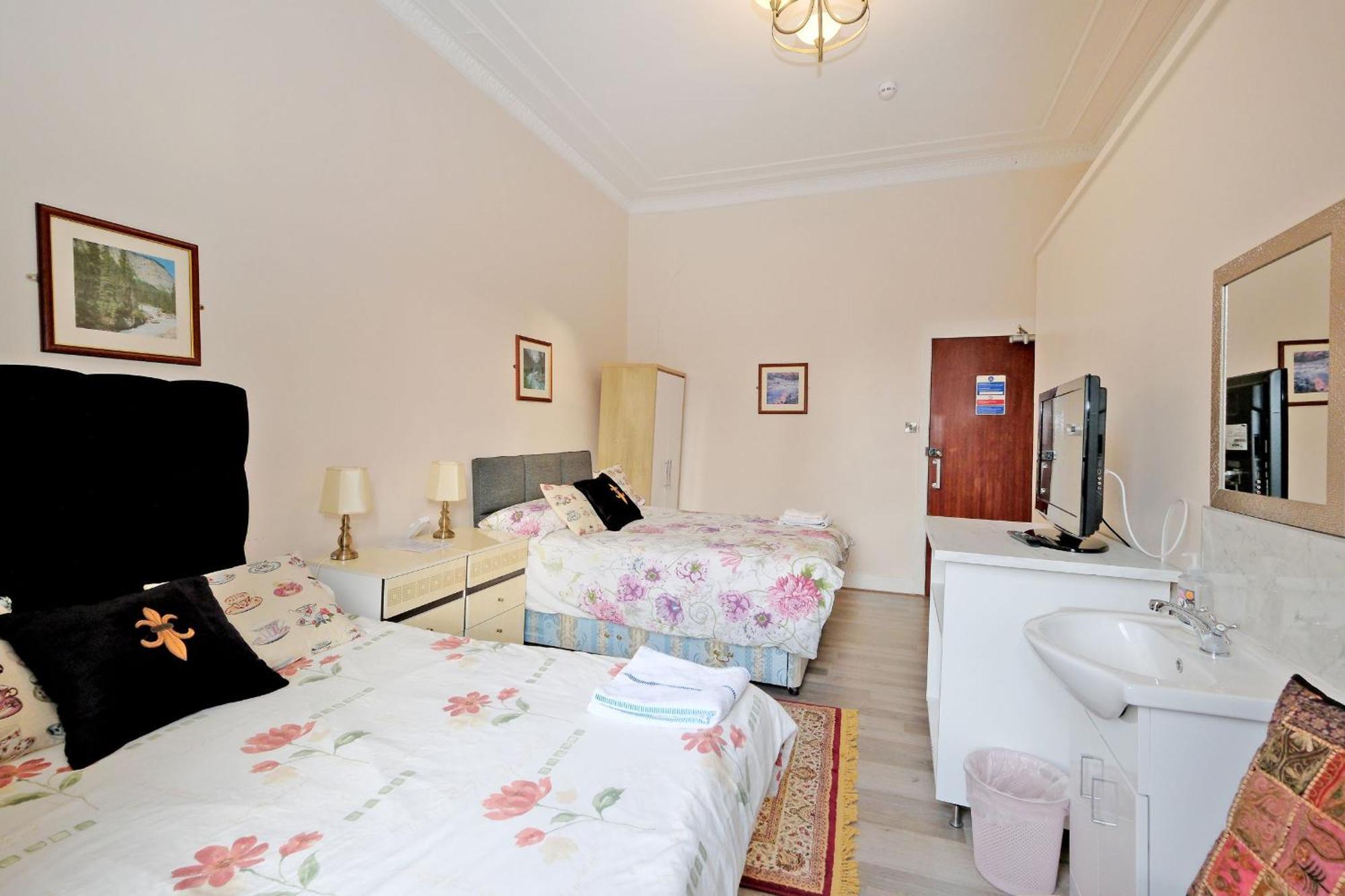 Grandmansion-9br-sleeps17-parking-corporategroups *