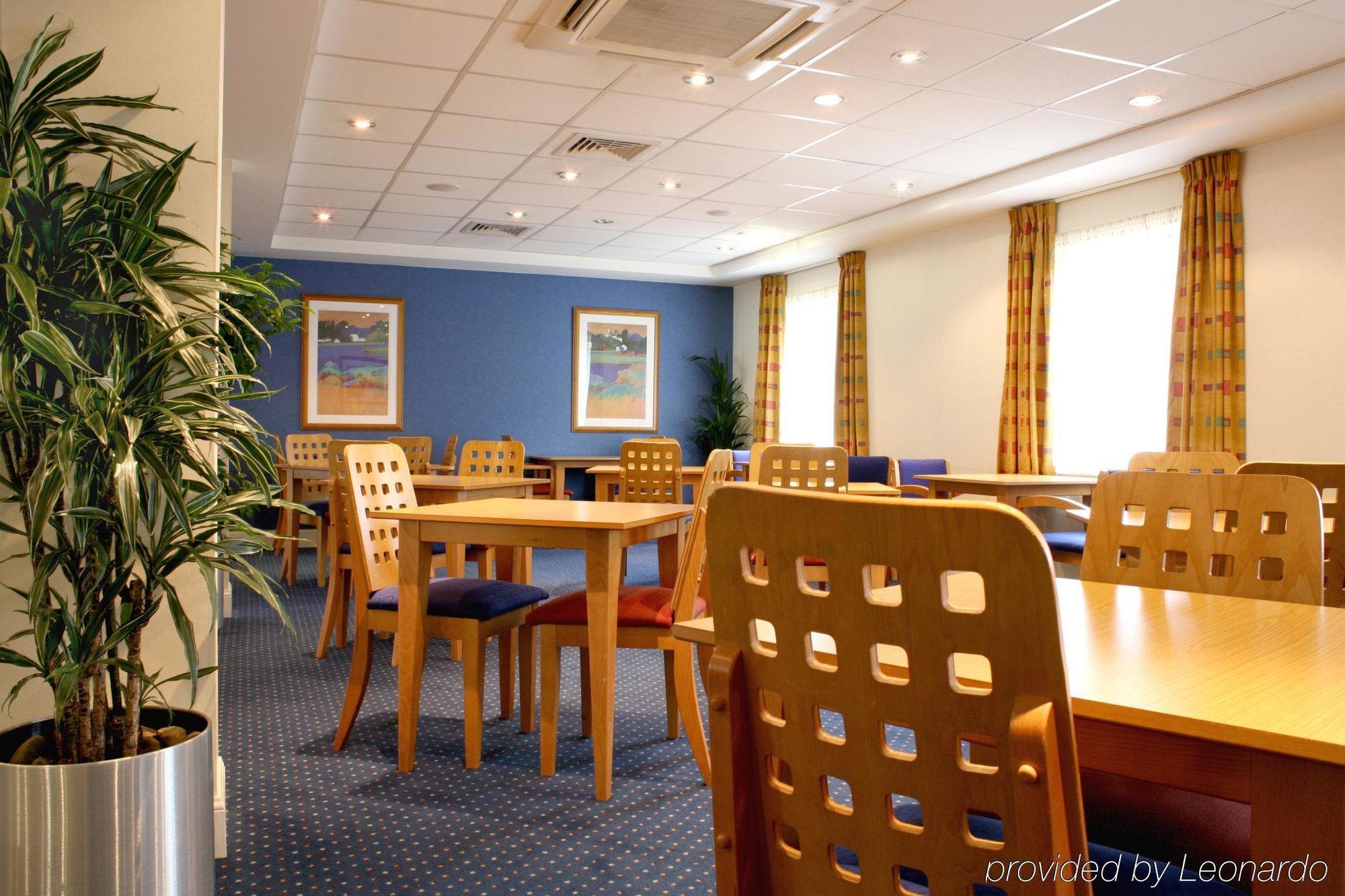 Express Centre By Ihg Hotel 3*