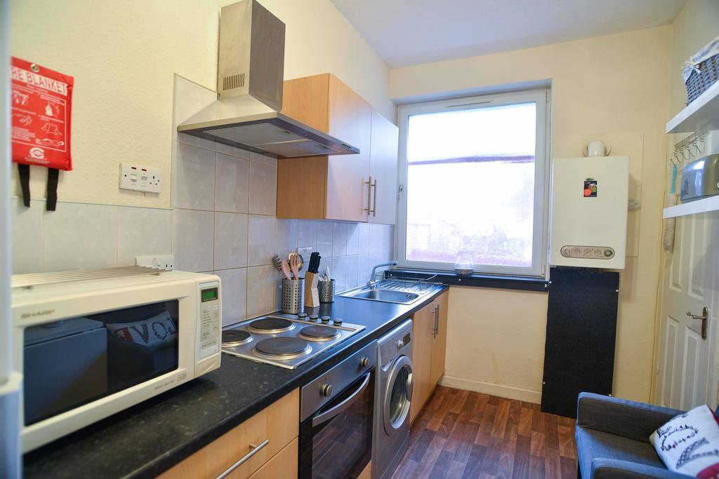 Dunbar Street Apartment *