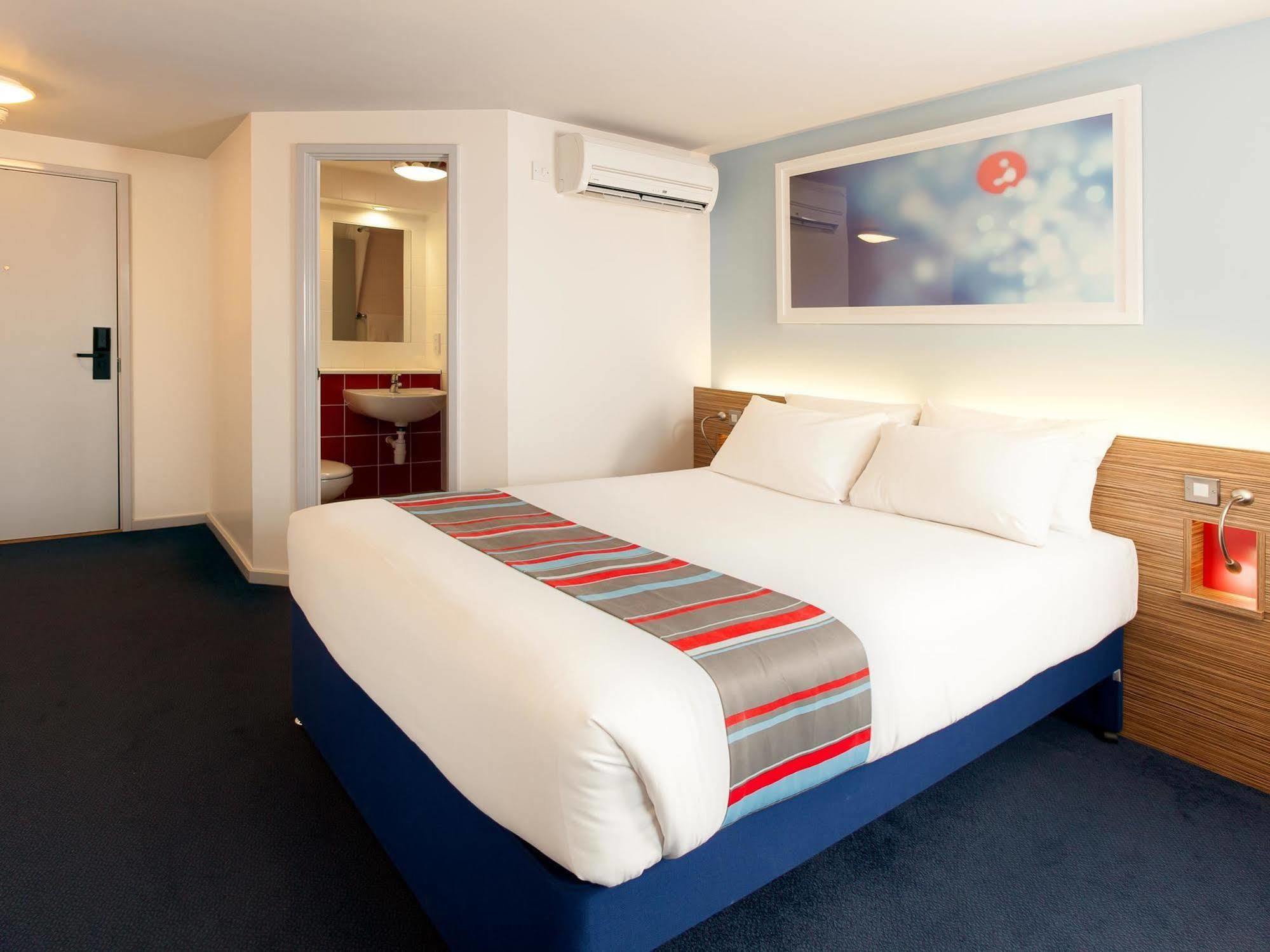 Hotel Travelodge Justice Mill Lane 3*