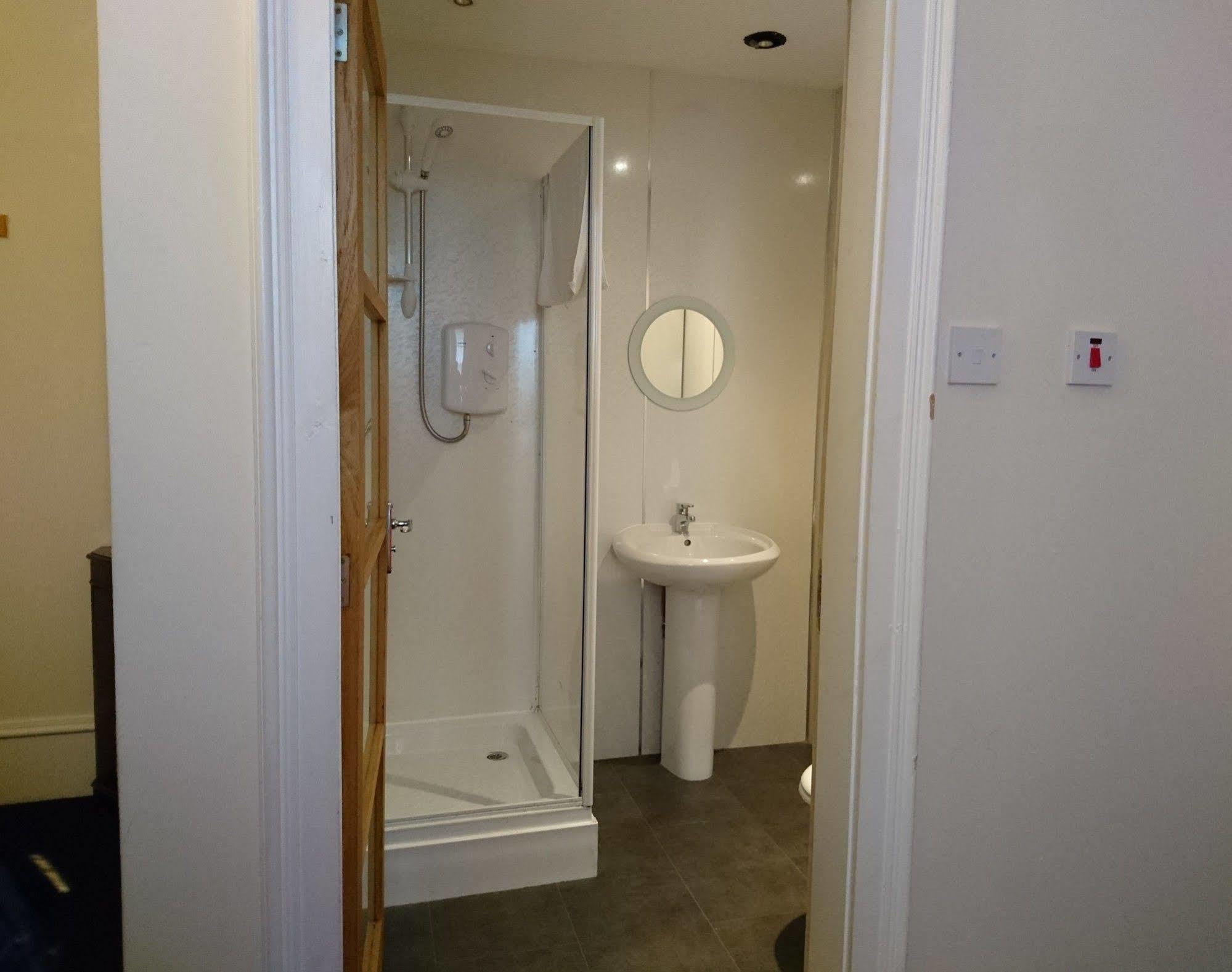 Hotel Dee 3*