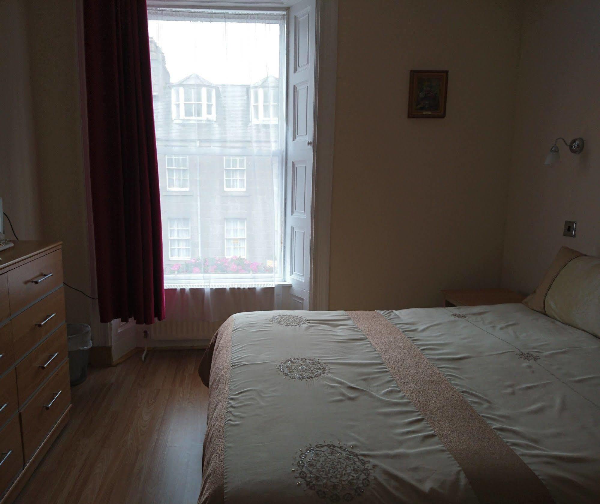 Dee Hotel