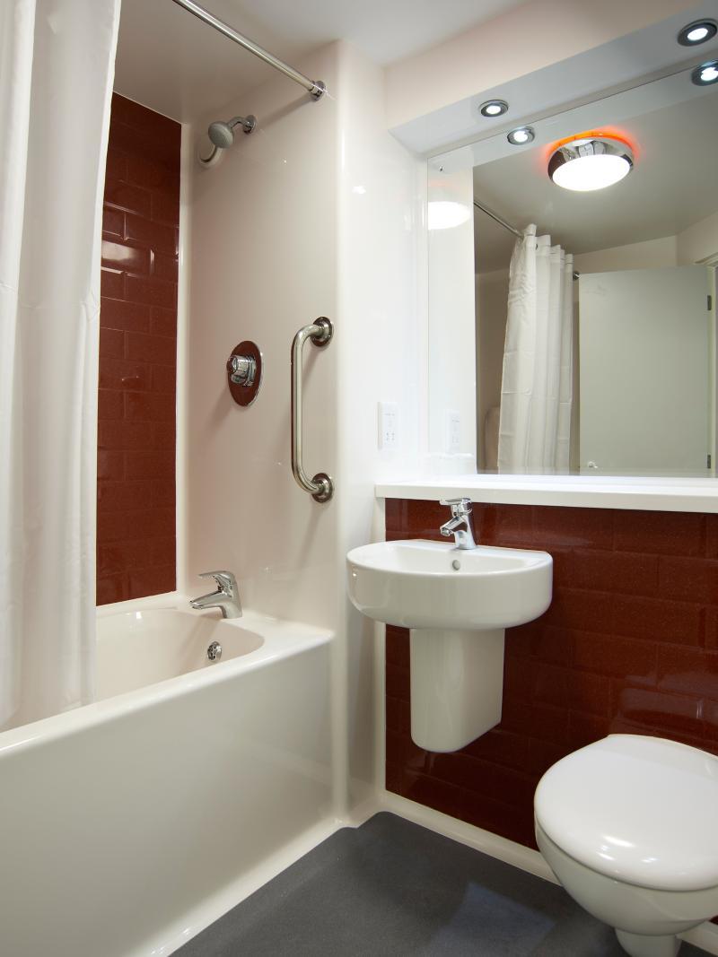 Travelodge Justice Mill Lane Hotel
