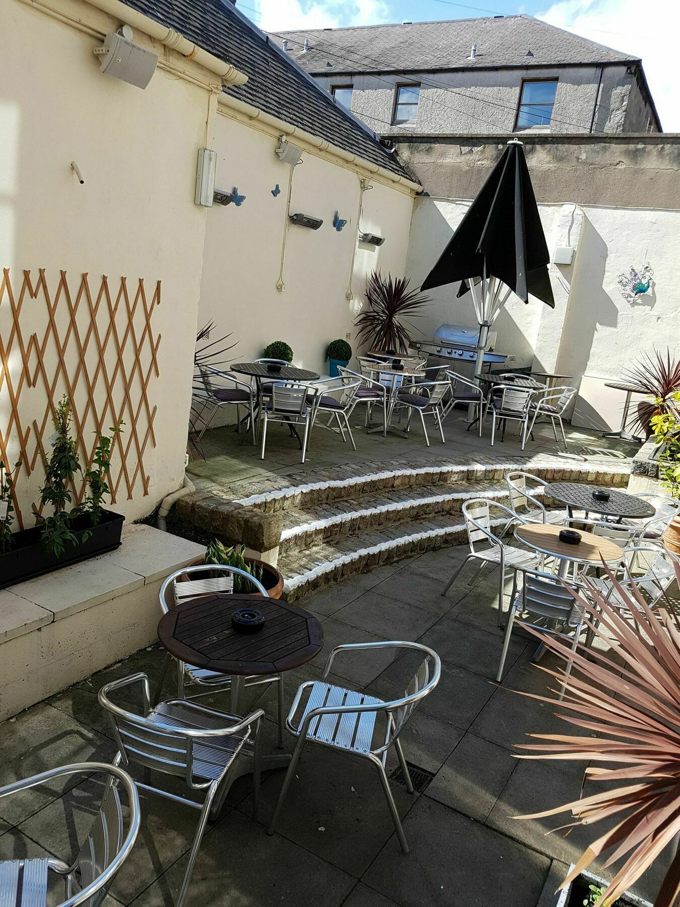 The Globe Hotel