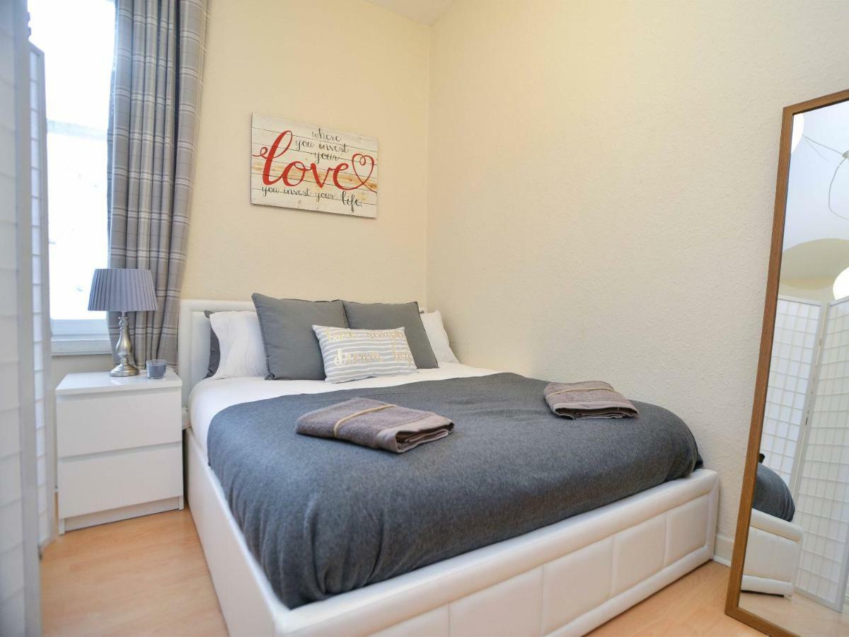 Dunbar Street Apartment