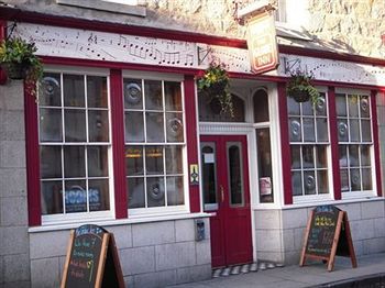 The Globe Hotel