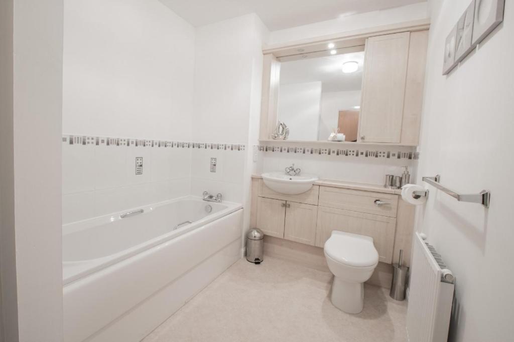 Apartment Orange Town House - Shaw Road, Only 6 Minutes To Centre Aberdeen